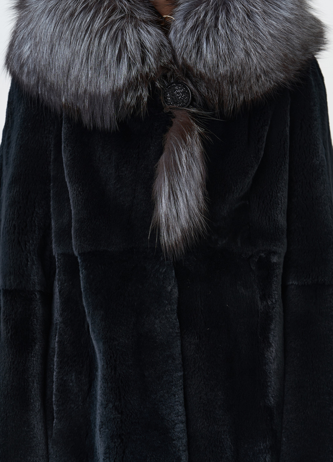 Шуба из меха кролика с капюшоном из чернобурки модель № 28906 универмаг малина