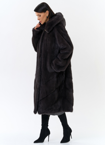 Женская шуба из норки силуэта баллон с капюшоном