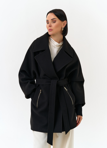 Женское укороченное пальто с декоративными молниями