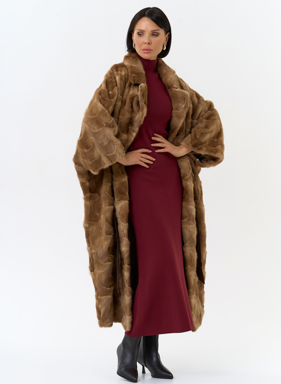 Шуба из меха норки с английским воротником