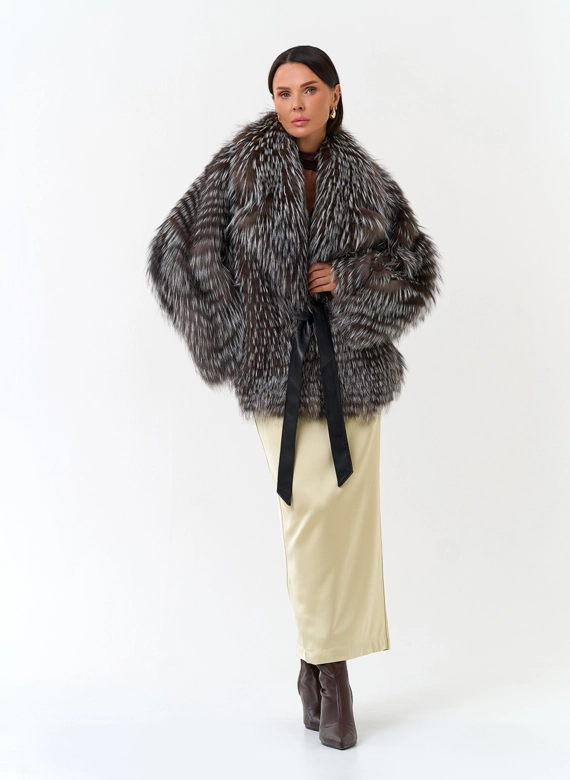 Женская шуба из меха чернобурой лисы фото