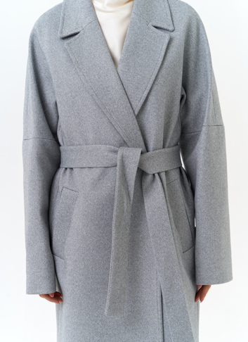 Женское пальто с английским воротником