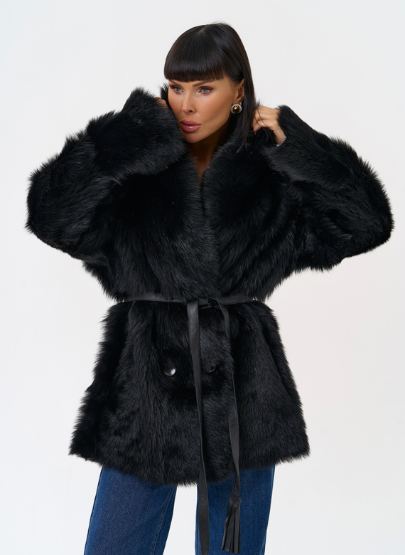 Двухсторонняя дубленка черного цвета с декоративным поясом