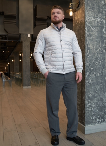 Мужская куртка серого цвета