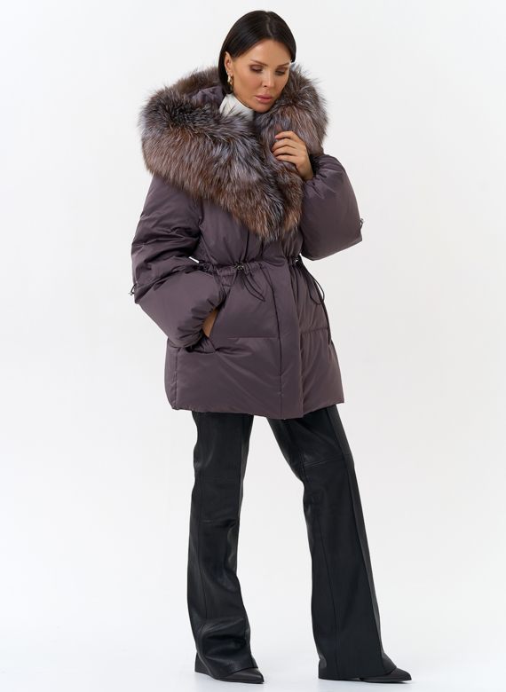 Женский пуховик с капюшоном из меха блюфрост