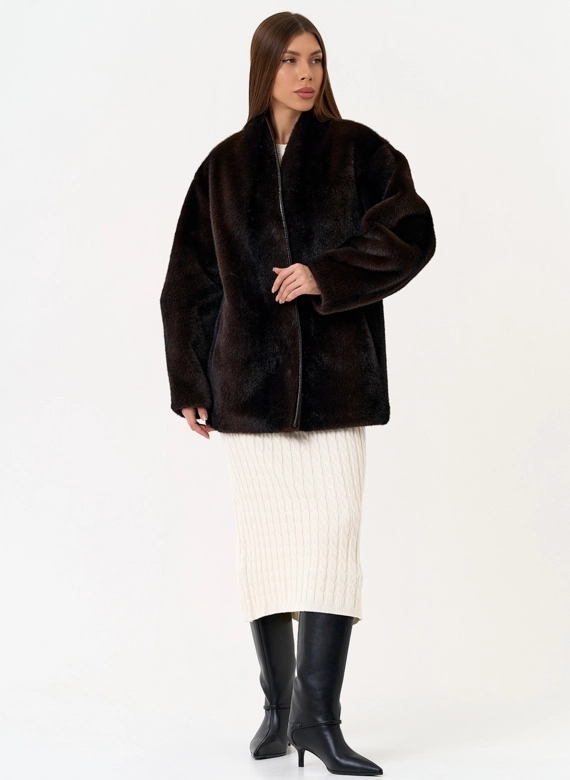 Женская шуба из эко меха коричневого цвета