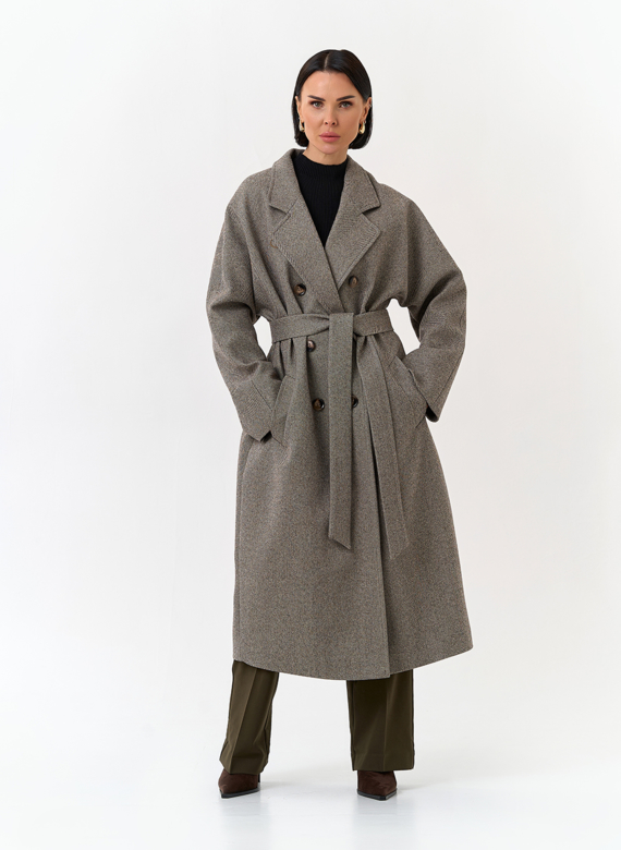 Женское пальто с английским воротником