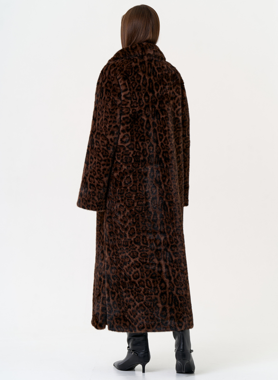 Длинная шуба из эко меха с анималистическим принтом