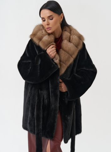 Норковая шуба с капюшоном из меха куницы