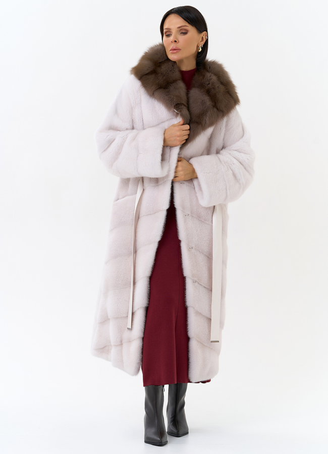 Белая шуба из меха норки с капюшоном из меха куницы модель № 28669 универмаг малина