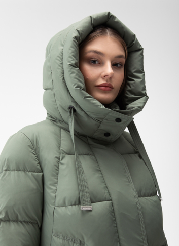 Женский пуховик с капюшоном 