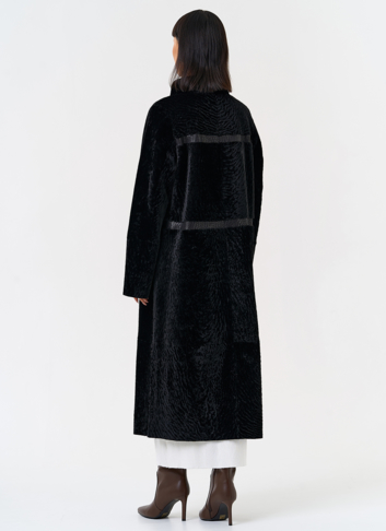 Женская двухсторонняя дубленка черного цвета