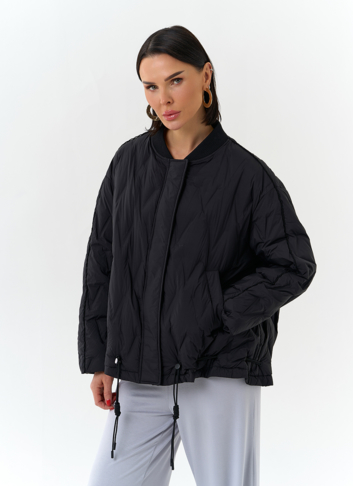 Женская куртка бомбер черного цвета