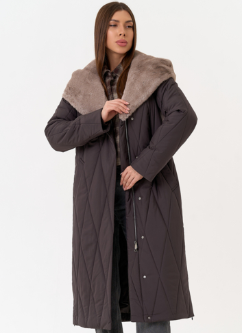 Женское пальто с капюшоном из эко меха