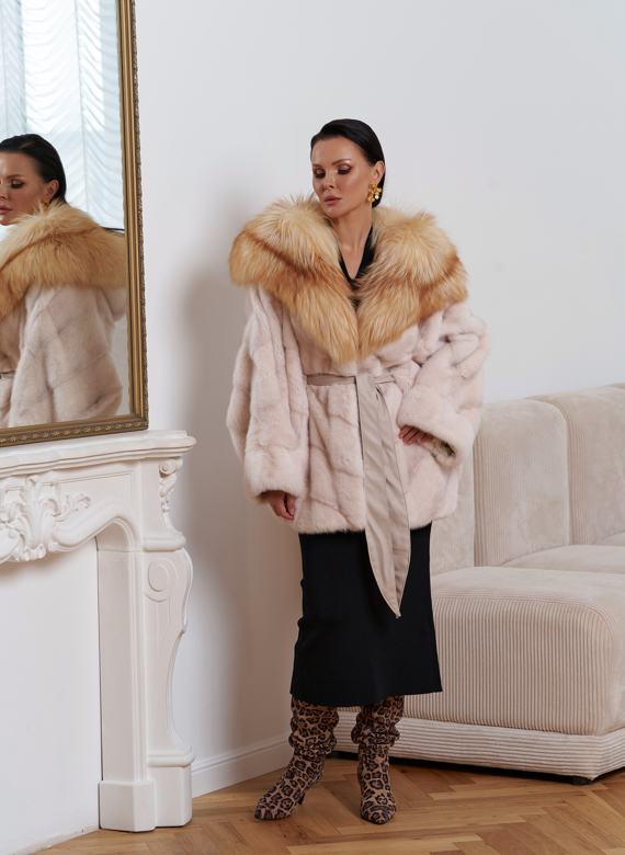 Женская норковая шуба с капюшоном из меха лисы