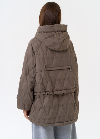 Женская куртка в коричневом цвете с капюшоном