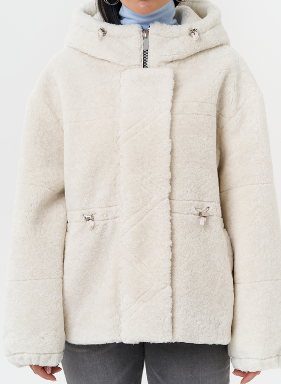 Куртка из эко меха с капюшоном