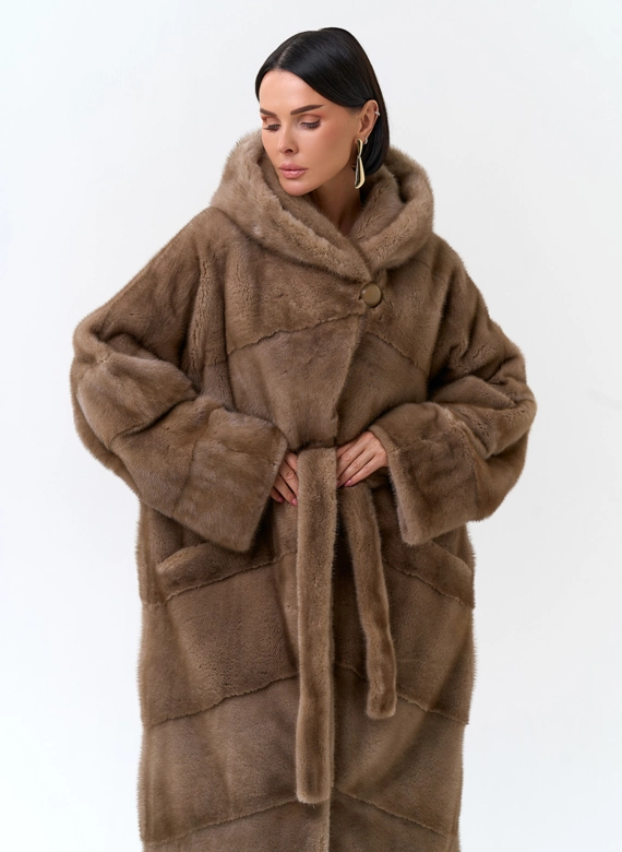 Шуба из меха норки с капюшоном