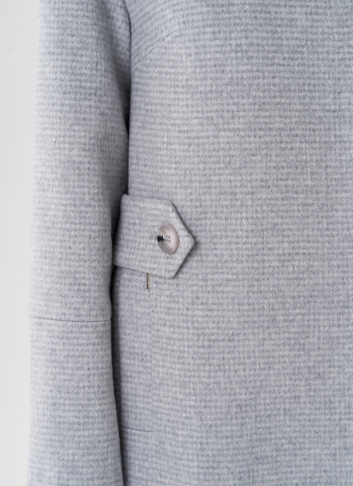 Женское пальто с воротником стойка