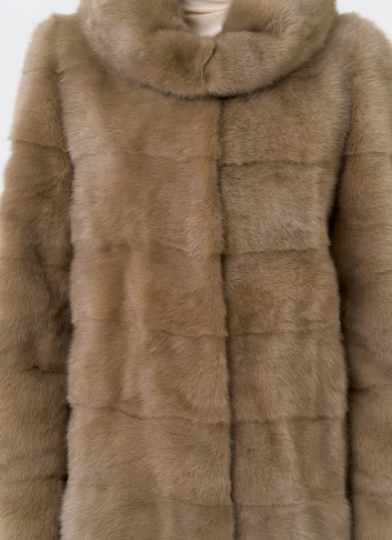 Поперечная норковая шуба с капюшоном