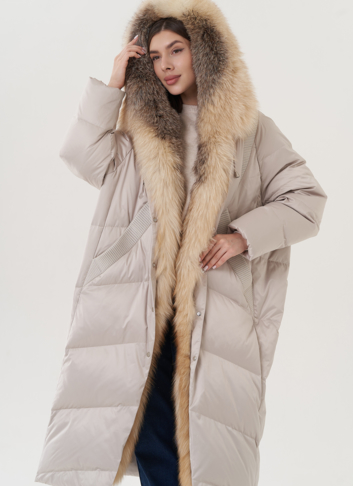 Пуховик с отделкой капюшона из меха лисы